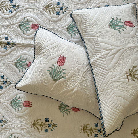 Tulip Gossiping Quilted Bedcover