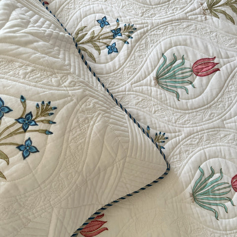 Tulip Gossiping Quilted Bedcover