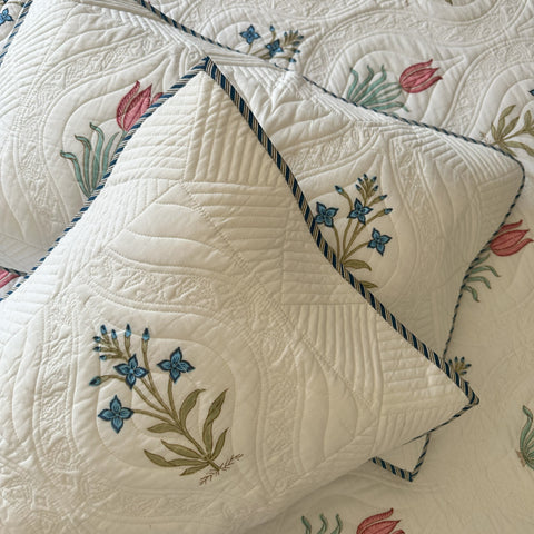 Tulip Gossiping Quilted Bedcover