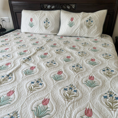 Tulip Gossiping Quilted Bedcover