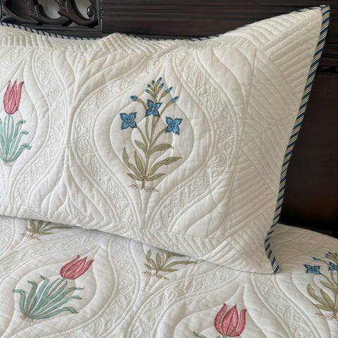 Tulip Gossiping Quilted Bedcover