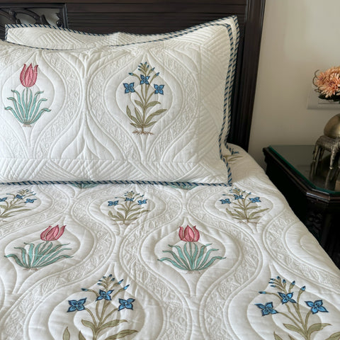 Tulip Gossiping Quilted Bedcover