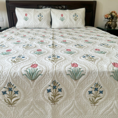 Tulip Gossiping Quilted Bedcover